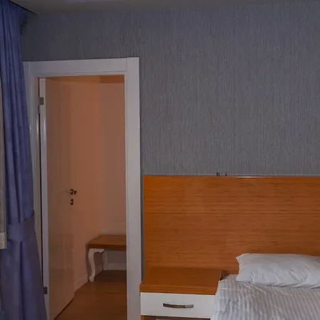 بيراسيتي 4*